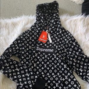 Supremer hoodie